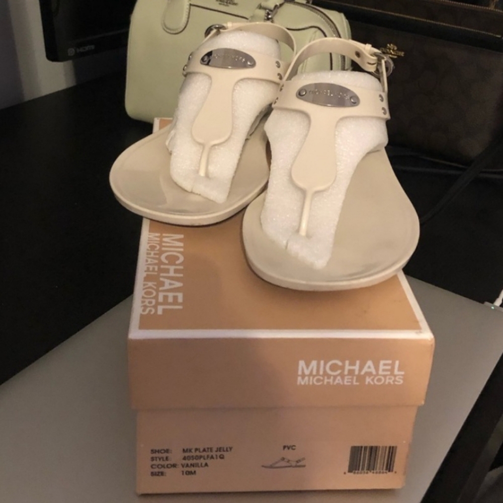 Michael Kors Vanilla Cream Plate Thong Sandal 10